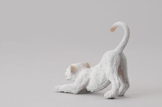 COLLECTA FIGURKA BIAŁE ROZCIĄGAJĄCE SIĘ LWIĄTKO 3